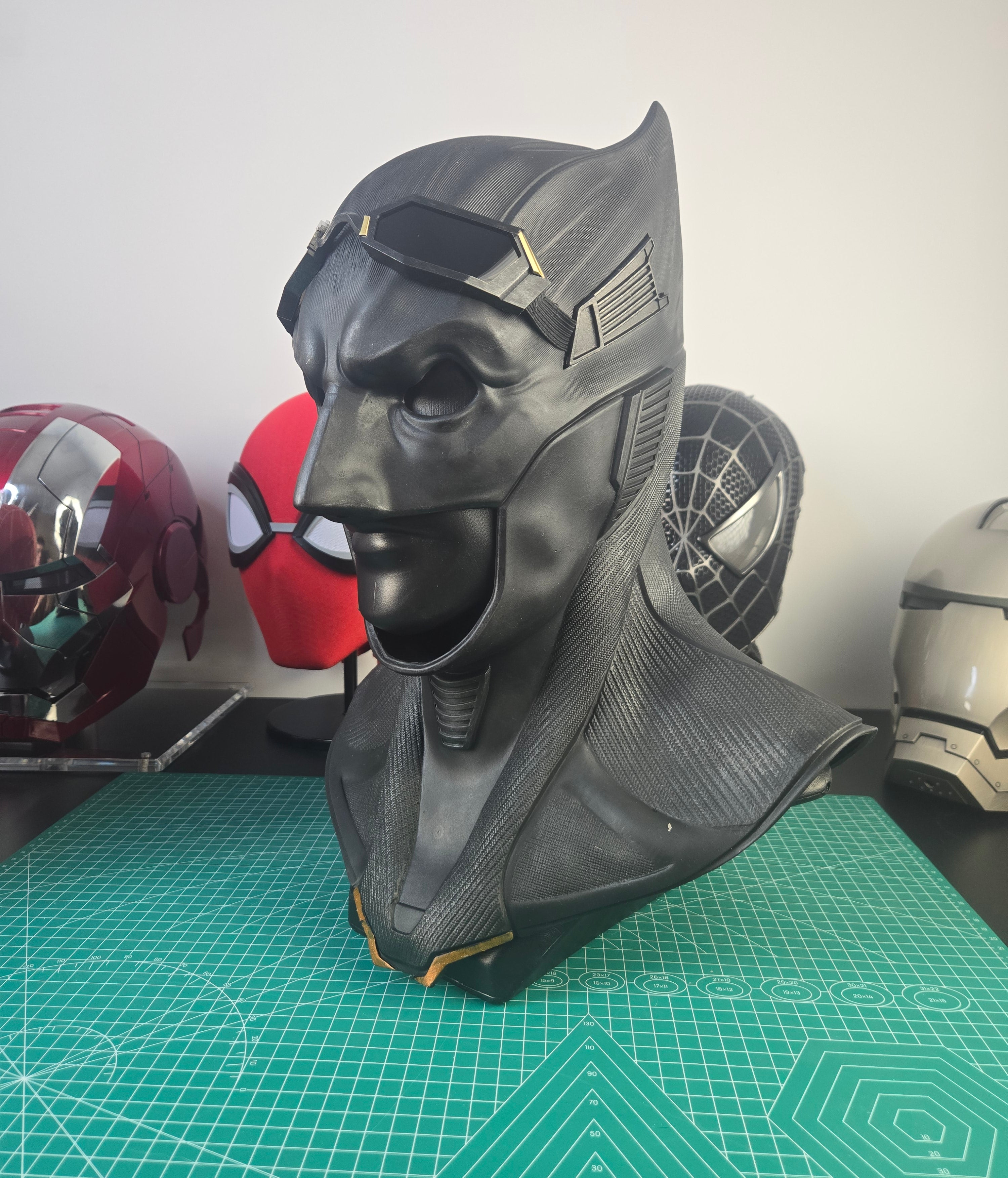Batman Tactical Batsuit Version 1:1 Wearable Helmet