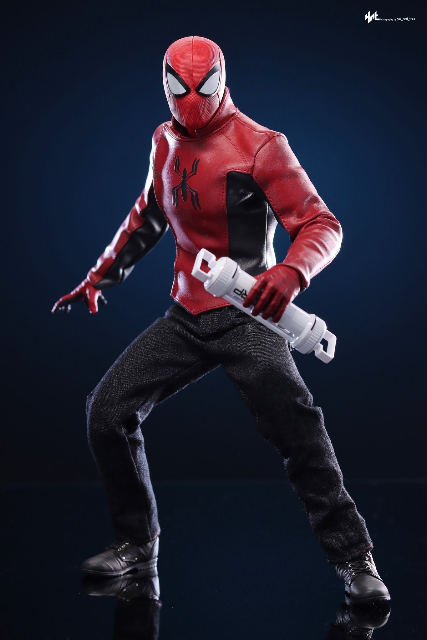 Hot Toys Marvel's Spider-Man 2 1/6th scale Peter Parker (Last Stand Suit) Collectible Figure VGM71