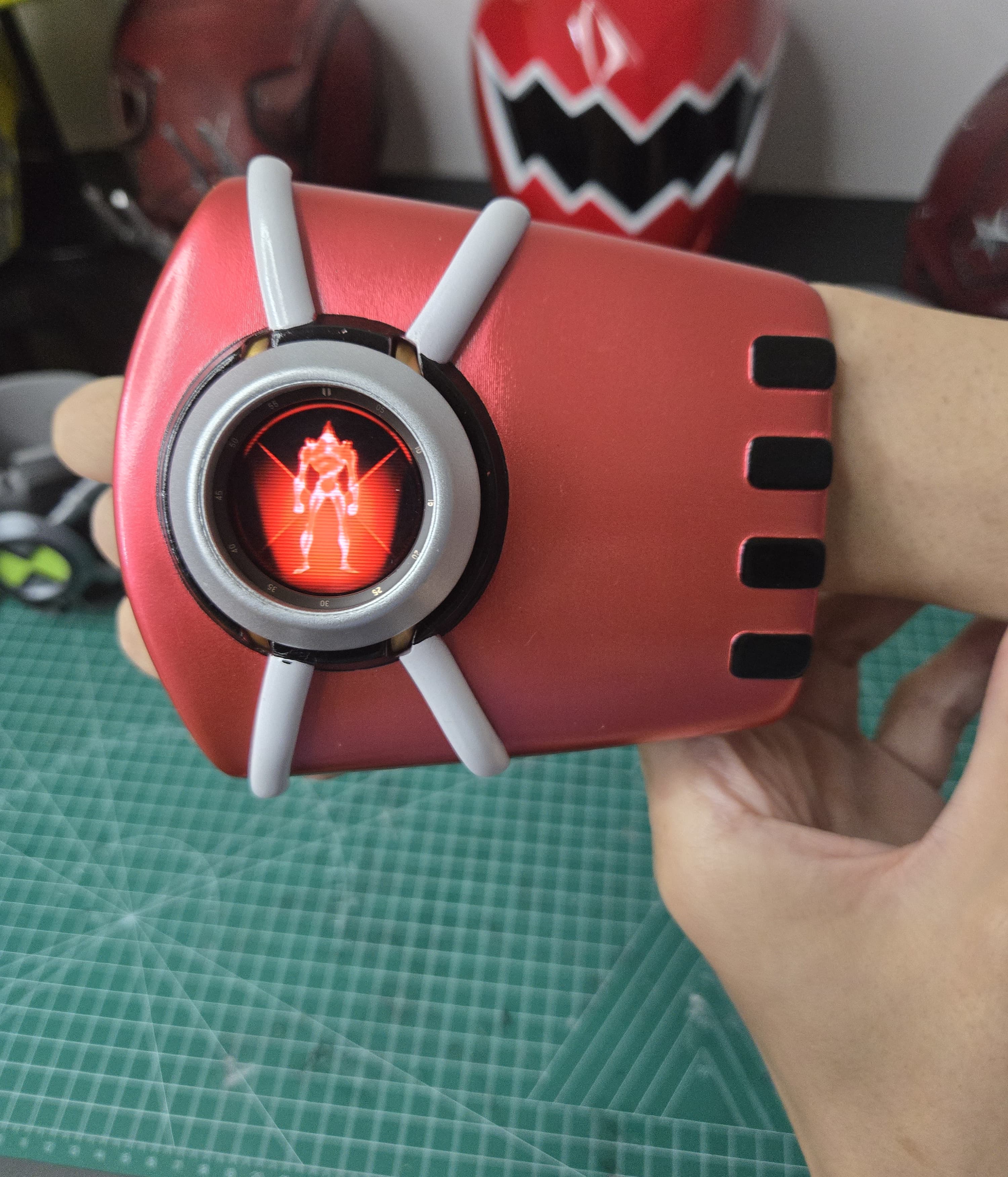 Screen Touch Function ! Ben 10 Omnitrix Life Size Wearable Replica