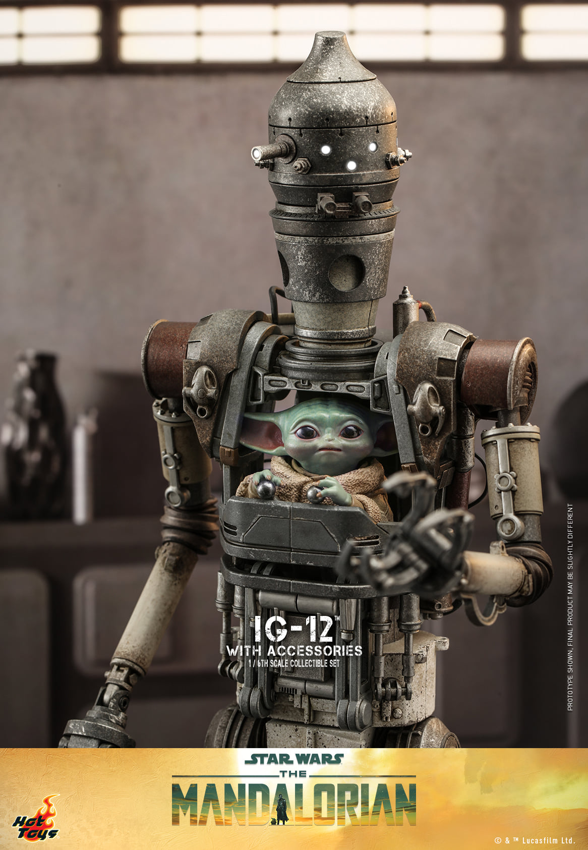 Hot Toys IG-12 with Accessories Hot Toys The Mandalorian TMS105 1/6 Scale Figure